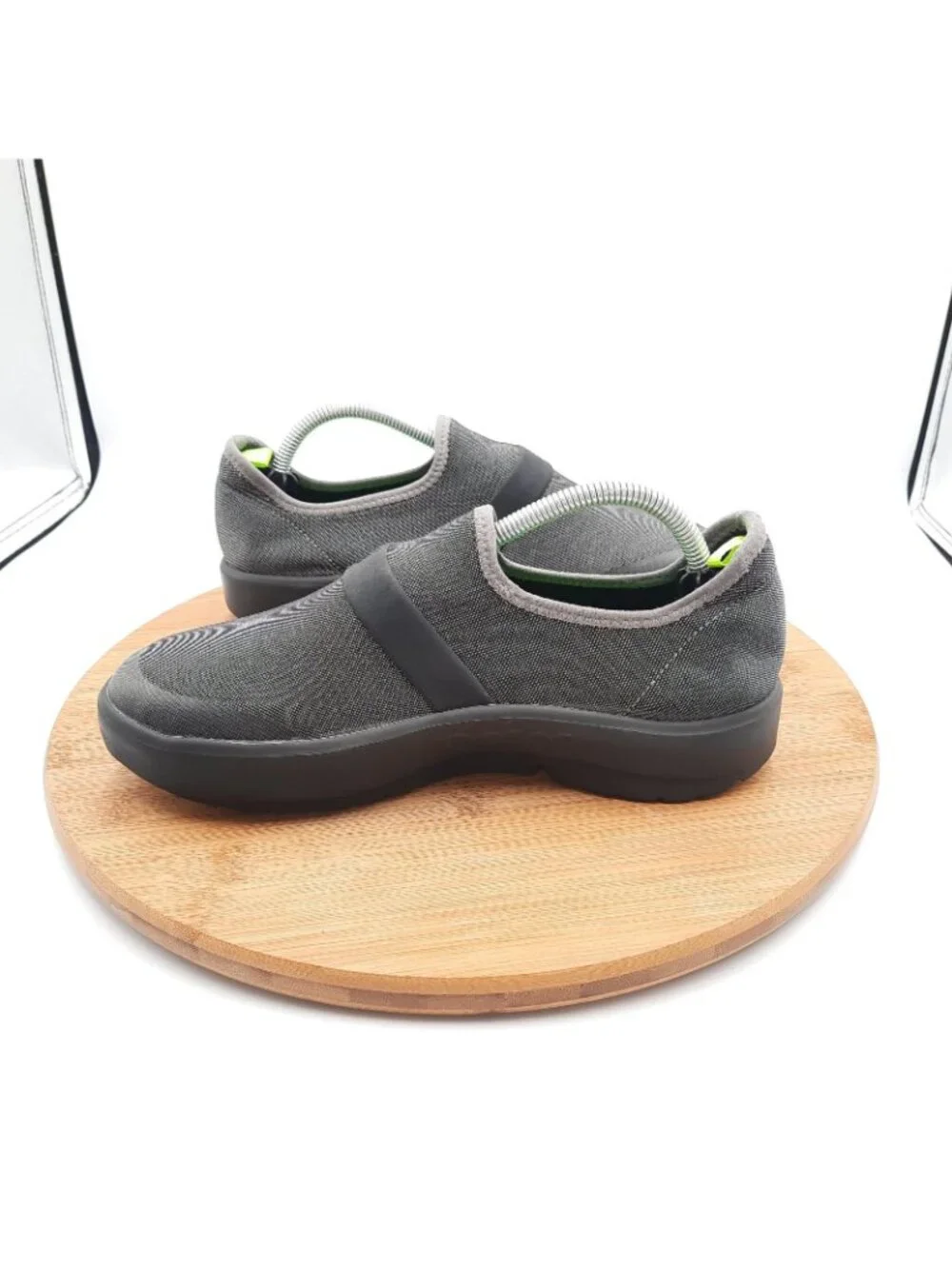 OOfos OOmg Fibre Womens Size 7 Shoes Gray Recovery Gym Workout Sneakers